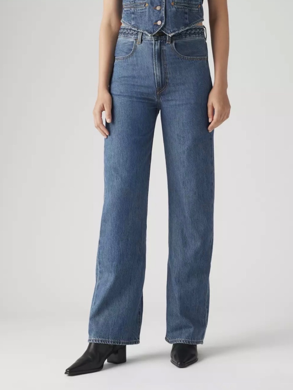 NWT Levis Jeans Women's Super high Rise wide leg Jeans - sz 27 x 32 MSRP $98